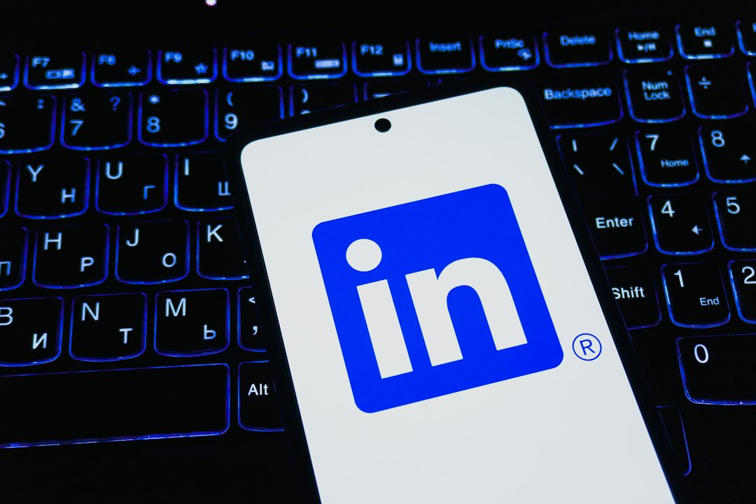 Photo LinkedIn customer acquisition strategies